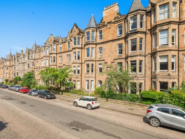 Marchmont Road, Marchmont, Edinburgh. 4 bed flat to rent £3,400 pcm £785 pw