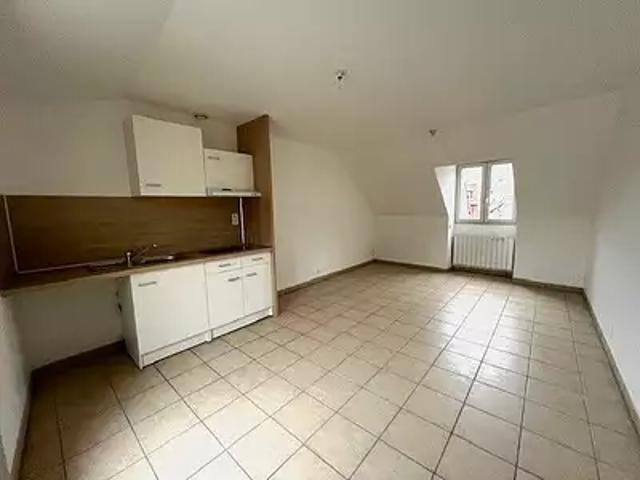 Marcillac Vallon 12330 Location appartement 2 pièces t2 au dernier étage terrasse