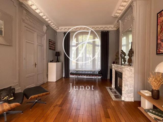 Marcq en Barœul – SAINT MAUR – Maison de Maître – 12 pièces 36