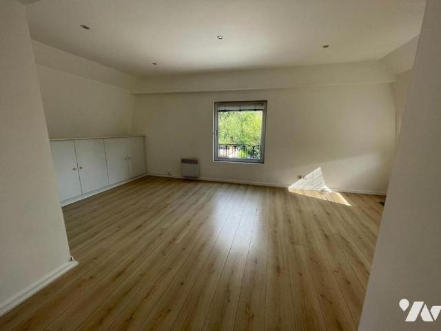 MARCQ EN BAROEUL Croisé Laroche Type 3 bis d'env. 67m²