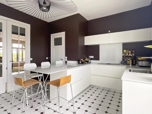 Marcq en Baroeul CROISE LAROCHE 185.66m² 204.33m² surface utiles 5 pièces 3 chambres bureau chambre de service garage cave
