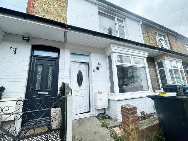 Marden Avenue, Ramsgate, Kent, CT12 3 bed terraced house to rent £1,350 pcm £312 pw