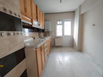 Mareşal Çakmak Mahallesi'nde 145 M² Geniş 3+1 Kiralık Daire