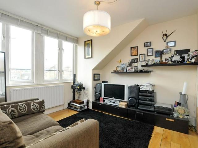 Mare Street, Hackney 1 bed flat to rent £1,900 pcm £438 pw