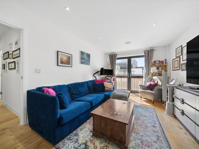 Mare Street, London E8 1 bed flat to rent £2,000 pcm £462 pw