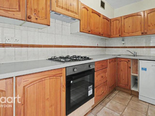 Maresfield, CROYDON 2 bed flat to rent £1,650 pcm £381 pw