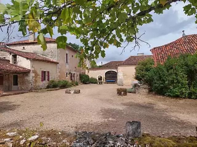 Mareuil en Périgord 24340 Achat / Vente maison 16 pièces t16 piscine
