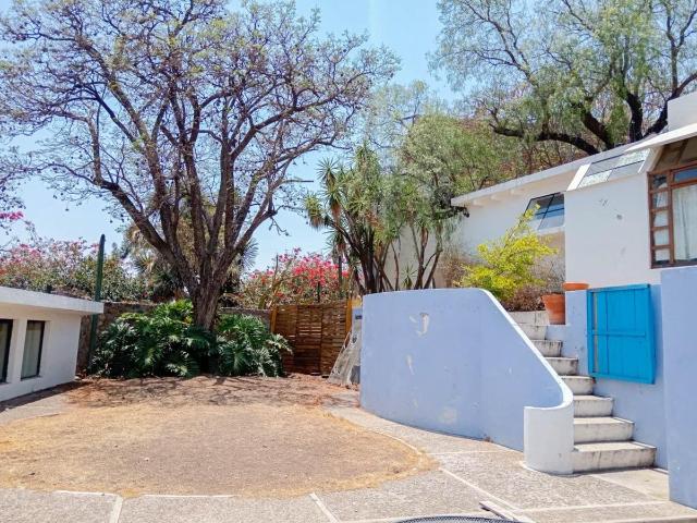 MARFIL Casa con jard?n, caba?a y departamento en venta