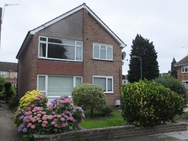 Margaret Way, Redbridge IG4 2 bed maisonette to rent £1,600 pcm £369 pw
