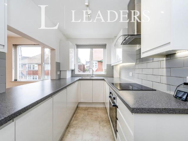 Margaret Court, 11 Lennox Road South. 2 bed flat to rent £1,350 pcm £312 pw