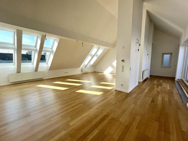 MARGARETENHOF: Traumhafte 3 Zimmer DG Wohnung mit Terrasse zu mieten in 1050 Wien