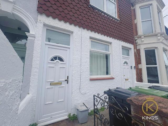 Margate Road, Southsea 2 bed ground floor flat to rent £1,050 pcm £242 pw