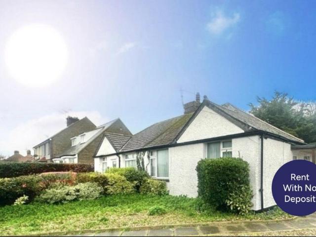Margate Road, Ramsgate, Kent, CT12 2 bed bungalow to rent £995 pcm £230 pw