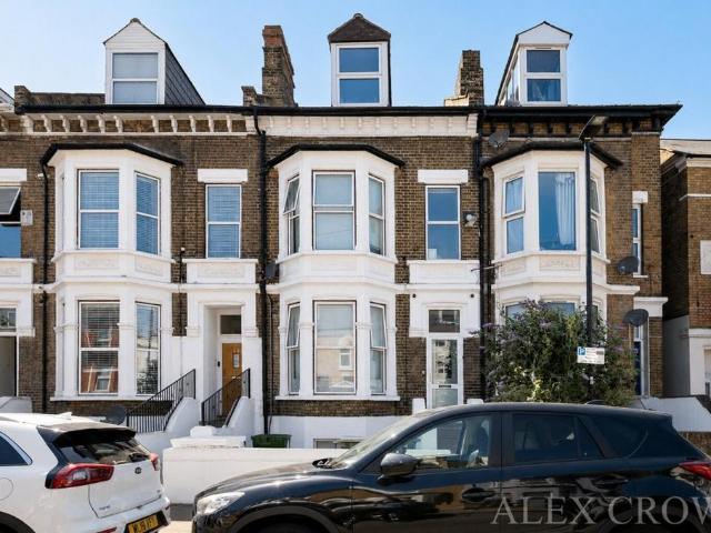 Margery Park Road, Forest Gate 4 bed flat to rent £3,150 pcm £727 pw