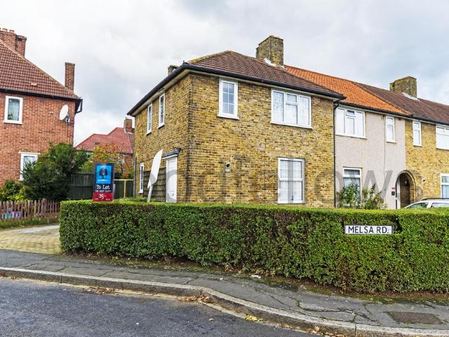 Marham Gardens, Surrey SM4 3 bed house to rent £2,350 pcm £542 pw