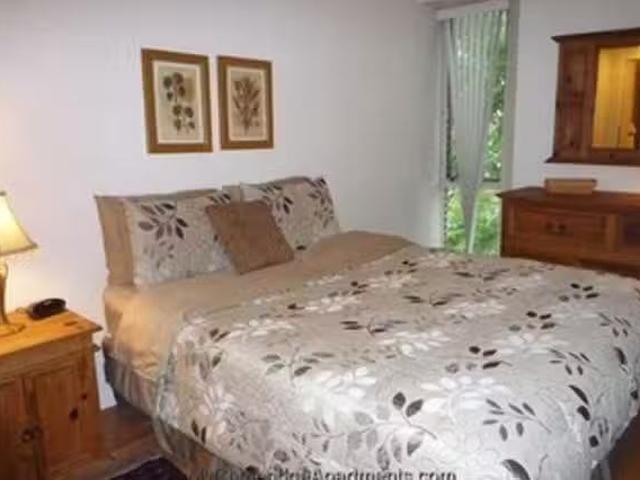 Mari Morgen, 29 Concord Ave, Observatory Hill 1 Bedroom 1.
