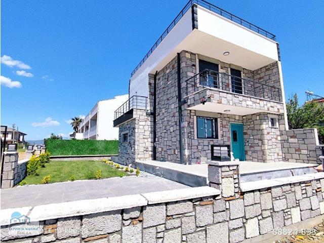MARİNADAN PLAJA İKİ ADIM KÖŞE KONUMLU 3+1 LÜKS VİLLALAR