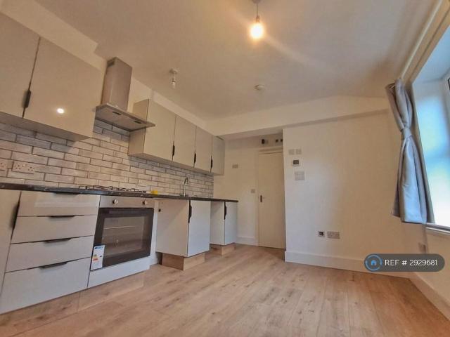 Marian Road, London, SW16 2 bed flat to rent £1,950 pcm £450 pw
