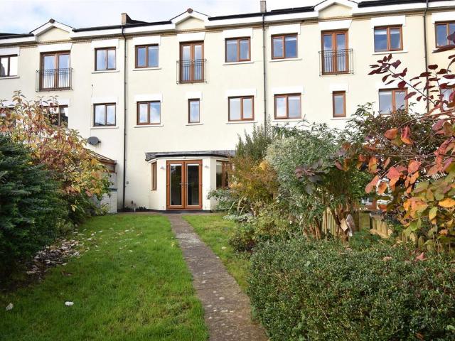 Marianne Park, Ashburnham Road. 3 bed terraced house to rent £1,800 pcm £415 pw
