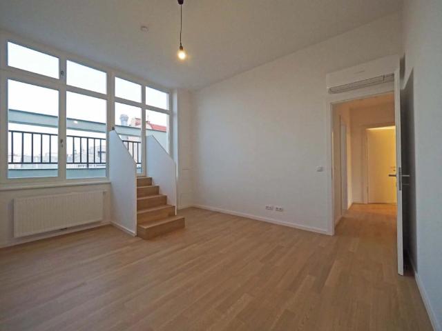 MARIAHILFER STRASSE | loftartige 3 Zimmer Dachgeschoß Wohnung mit Balkon | U3 Neubaugasse