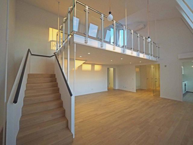 MARIAHILFER STRASSE | loftartige 3 Zimmer Dachgeschoß Wohnung mit Balkon | U3 Neubaugasse