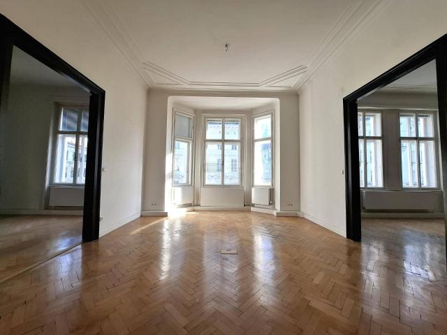 Mariahilfer Straße: 4 Zimmer Altbauwohnung VIDEO Verfügbar!
