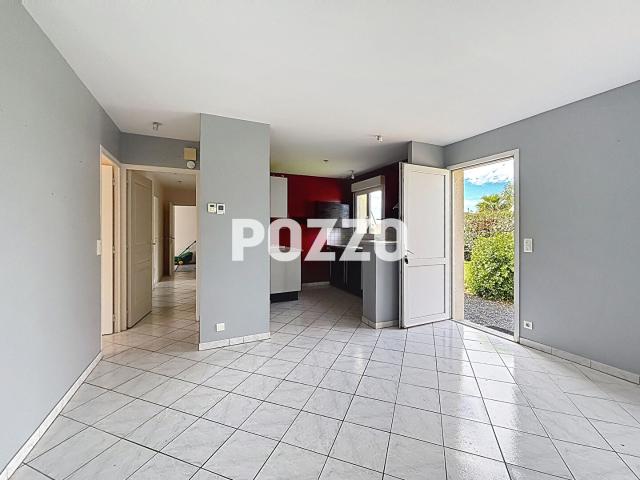 Marigny Le Lozon, maison plain pied de type F5 à 600 mètres du centre ville  bon état, jardin garage et parking privé