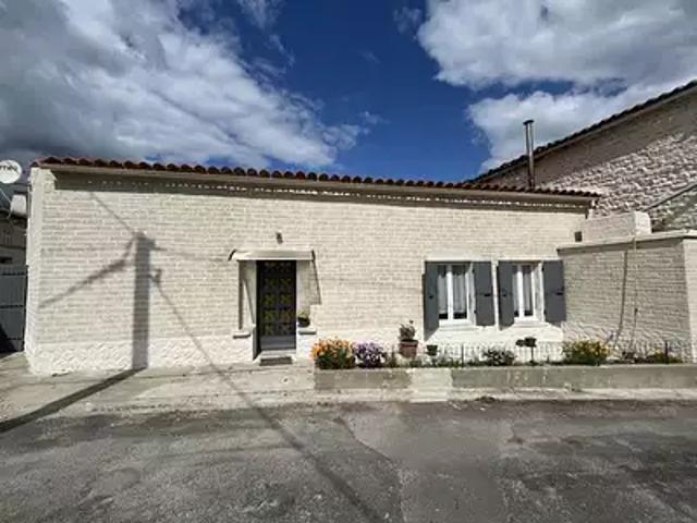 Marignac 17800 Achat / Vente maison 2 pièces t2 parking