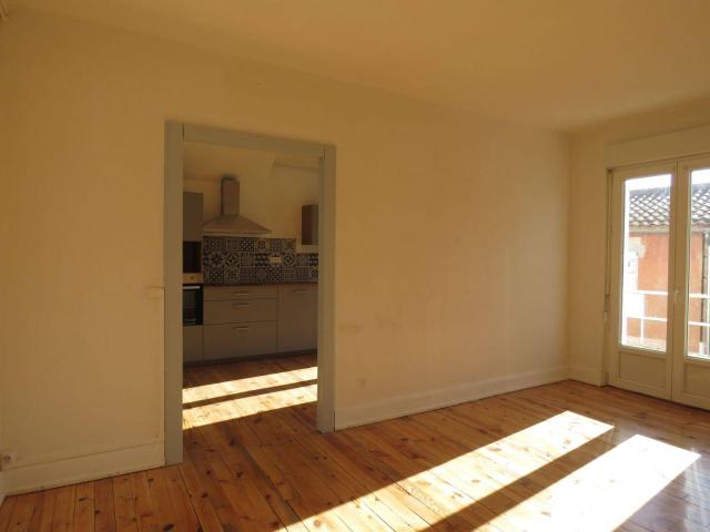 MARIOL appartement T3 avec cuisine équipée, balcon