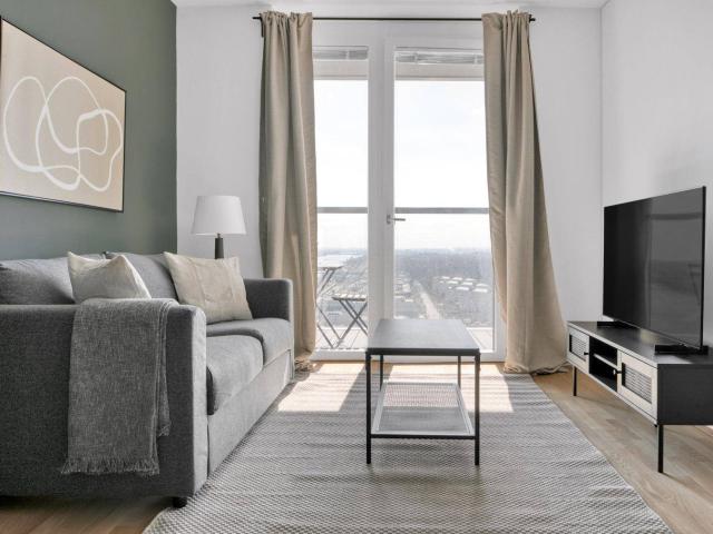 Marinatower: U2 Donaumarina, 1 Zi mit Balkon mit Ausblick auf Donau, Gym, Sauna, Shops im Tower VIE120