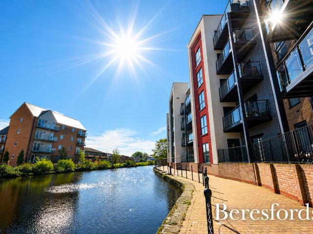 Marina Court, Wharf Road CM2, 2 bed flat to rent, £1,625 pcm | PrimeLocation