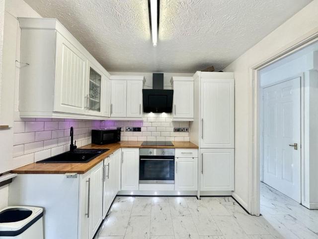 Marina Approach, Hayes UB4, 1 bed flat to rent, £1,550 pcm | PrimeLocation
