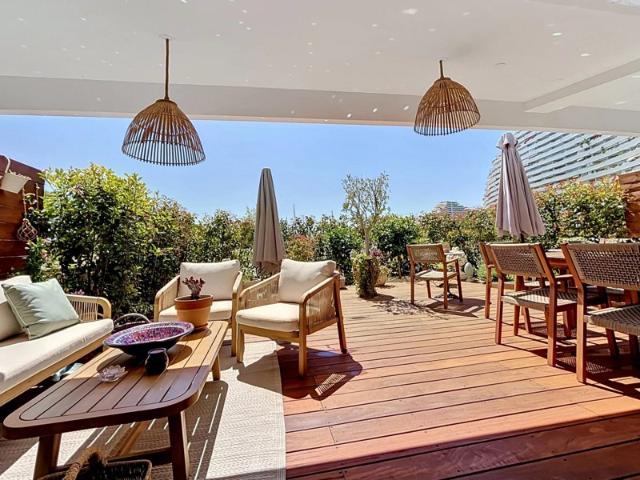 MARINA BAIE DES ANGES – APPARTEMENT 3 PIÈCES AVEC TERRASSE ET JARDIN