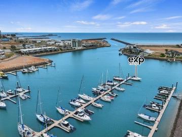 Marina berth, 67sqm site, 10m long with easy mooring location