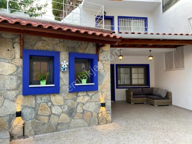 Marina Da Bahçeli Ve Avlulu Şirin Bodrum Evi