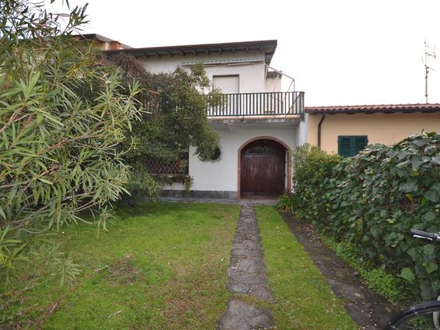 MARINA DI PIETRASANTA 8 vani 100mq