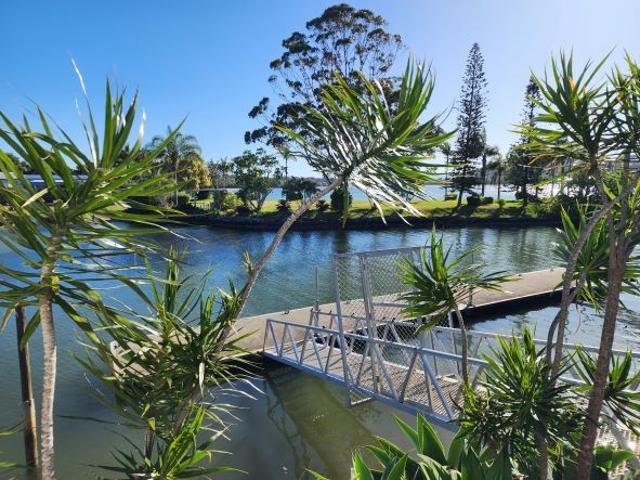 MARINA FRONT CABIN FULLY FURNISHED including water