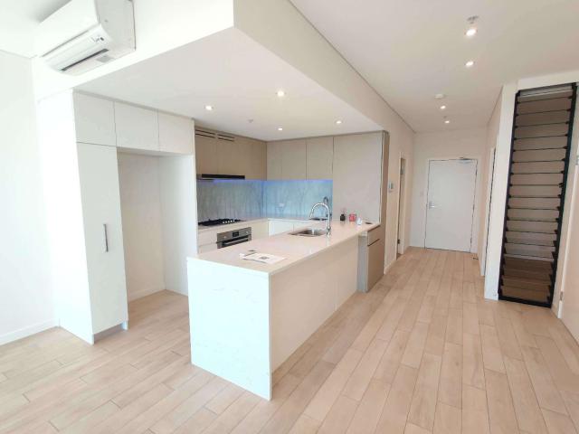 Marina Square! Water viewed & Sunny 2 Bedrooms apartment available for Open Inspection!
