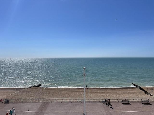 Marina, St Leonards On Sea TN38 2 bed apartment to rent £1,295 pcm £299 pw