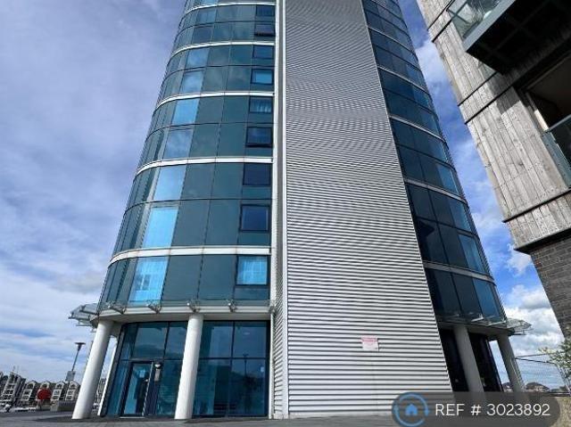 Marina Point East, Chatham, ME4 2 bed flat to rent £1,550 pcm £358 pw