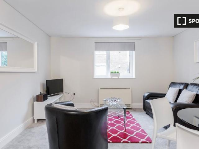 Marina Place, London, KT1 4BU, United Kingdom | 1 bed apartment for rent #128154276 | Rentberry