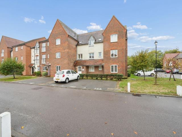 Marina Way, Abingdon OX14, 2 bed flat to rent, £1,500 pcm | PrimeLocation