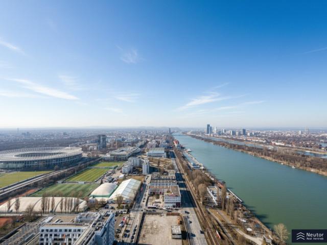 Marina tower luxuriöse 3 zimmer wohnung mit grosszügigem balkon atemberaubender blick über wien im 32. Stock garage optional u2 donau marina