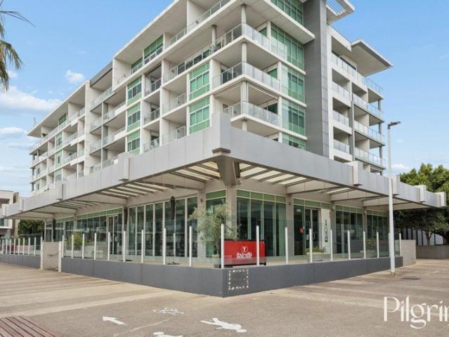 Marina Views, Resort Style Luxury & Effortless Waterfront Living