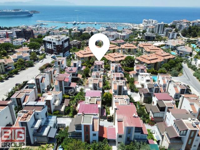 Marina'da 6+2 Ful Deniz Manzaralı, Havuzlu Sitede Müstakil Villa