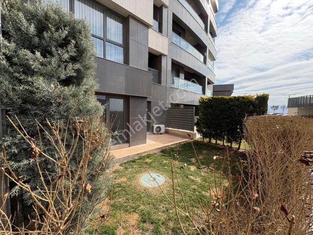 Marina'da Tam Bahçe Çıkışlı Büyük Tip 1,5+1 Kiralık Daire