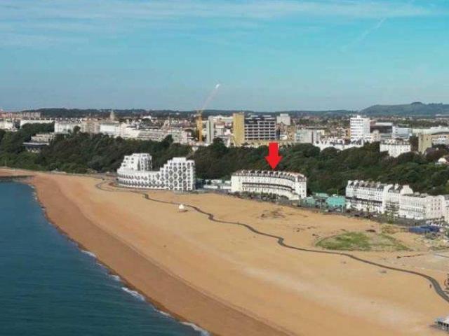 Marine Crescent, Kent CT20 2 bed apartment to rent £1,200 pcm £277 pw