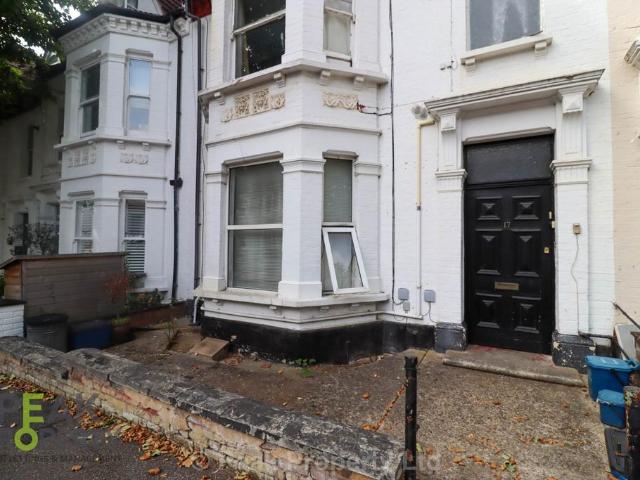 Marine Avenue, Westcliff On Sea SS0 1 bed flat to rent £900 pcm £208 pw