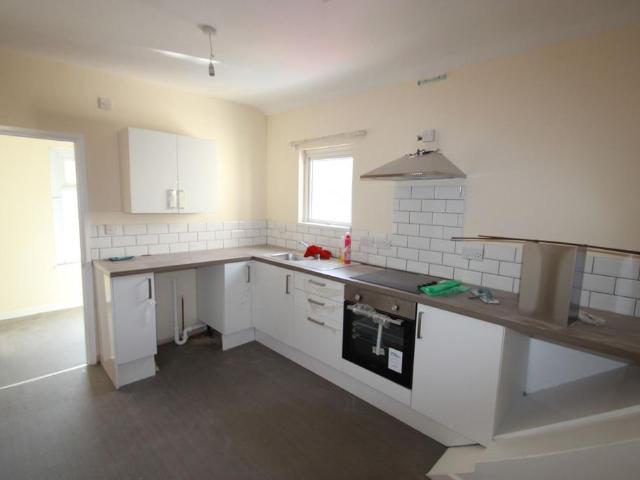 Marine Street, Cwm, NP23 2 bed flat to rent £700 pcm £162 pw