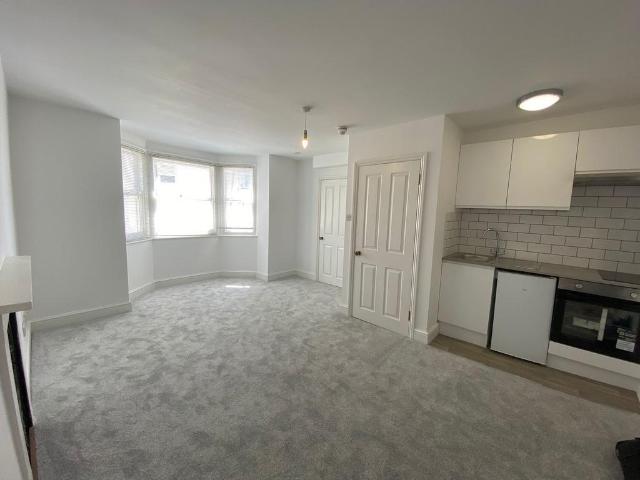 Marine Parade, Brighton BN2 Studio to rent £925 pcm £213 pw